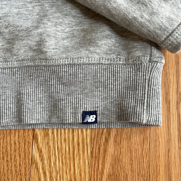 New Balance cropped gray crewneck sweatshirt XS - Picture 3 of 5